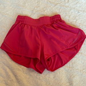 Lululemon Hotty Hot Low-Rise Short 2.5 Lined